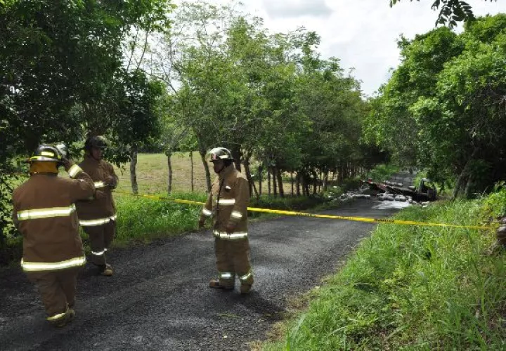 Accidente de camión de transporte de tanques de gas deja dos heridos 