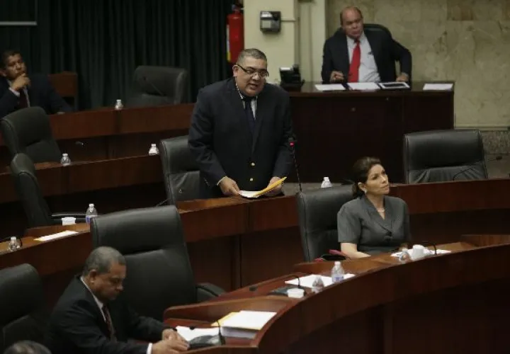   Insisten en justificar cobro de doble salario 