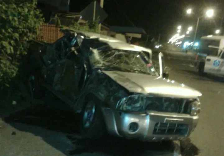El auto quedó destrozado.  /  Foto: Zenaida Vásquez