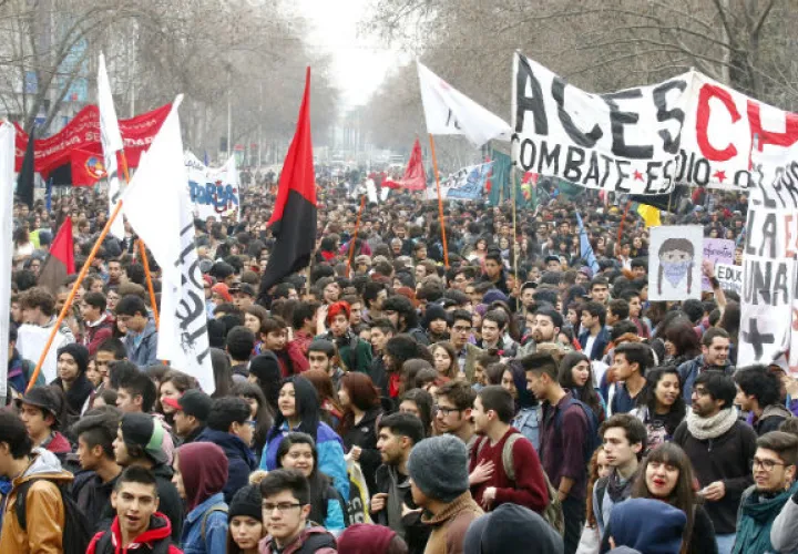 Miles de estudiantes se manifiestan. Foto/ EFE