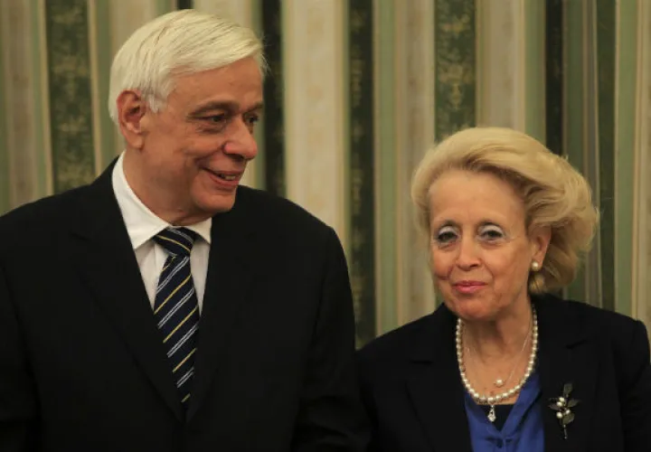 El presidente de la República, Prokopis Pavlópulos y la primera ministra interina, Vasiliki Zanu. Foto/ EFE