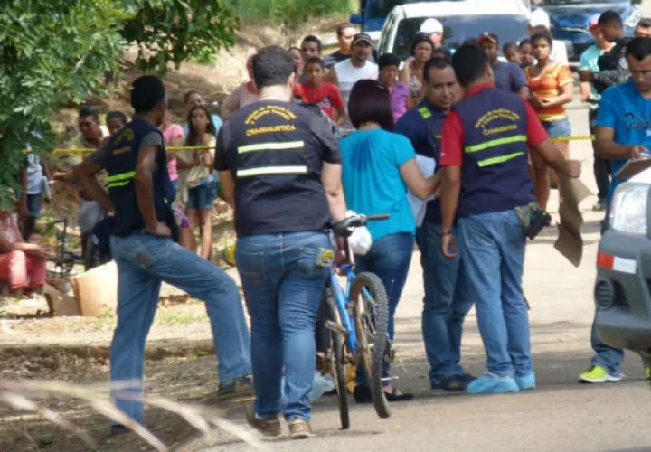  La bicicleta del occiso presentaba golpes en la llanta trasera./ Foto: Thays Domínguez 