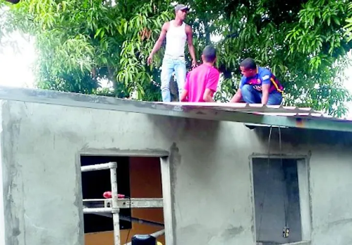 El Inadeh capacita en la construcción a  expandilleros,  como parte del programa Barrios Seguros. Ya son 500 los jóvenes egresados, de los 5,000 que están en el proceso de formación.   / Cortesía Inadeh