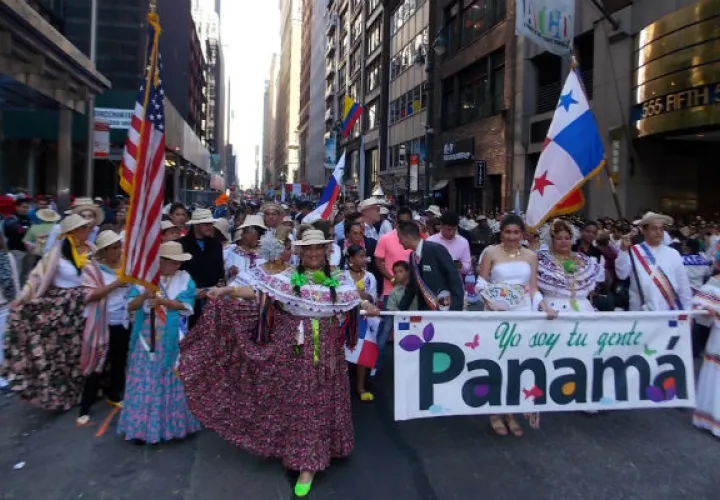 Los jóvenes bailarán por espacio de una hora durante el recorrido de este desfile.  /  Foto: Zenaida Vásquez
