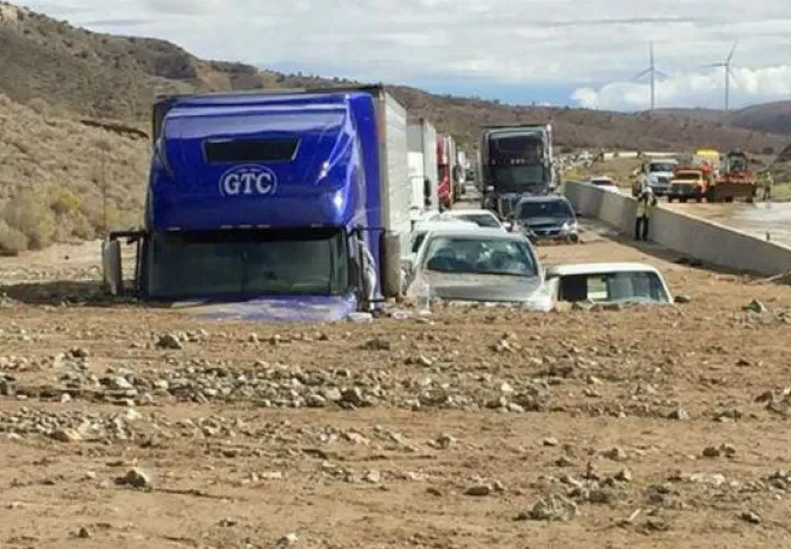 Los carros quedaron atascados. Foto/ AP