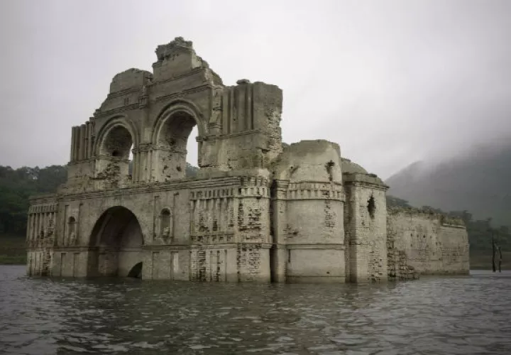 Ruinas de la iglesia colonial. Foto/ AP