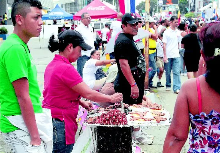 La Alcaldía de Panamá concederá 200 permisos a los interesados en instalar puestos de ventas fijos y ambulantes durante la celebración de los desfiles patrios del 3 y 4 de Noviembre.  / Archivo