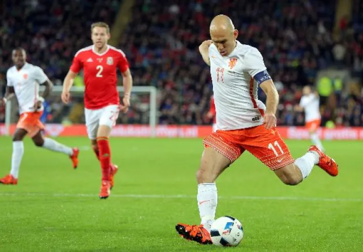 Robben lidera a Holanda 