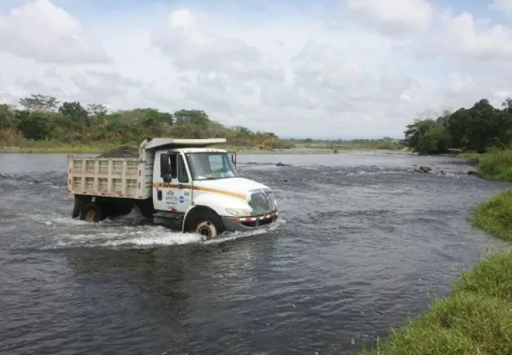 Productores esperan limpieza de la toma del Remigio Rojas 