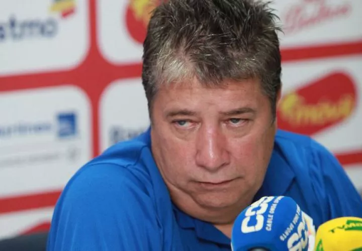 Hernán ‘El Bolillo’ Gómez, luego de la caída por marcador de 2-1 ante Costa Rica, se mostró  sentimental, pero lleno de esperanzas. / Foto Anayansi Gamez
