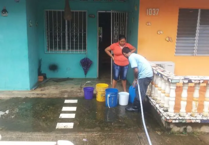 A las cinco de la tarde de ayer comenzó la producción de agua.  / José Manuel Adames