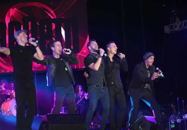 Magneto fue el primer grupo en salir al escenario. Arrancaron suspiros.  / Marly Domínguez