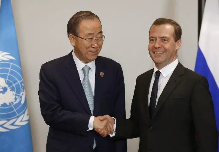 Ban Ki-moon  se reunió con el primer ministro ruso, Dmitri Medvédev. 