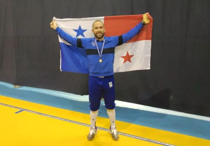 Arturo Dorati, un espadista que día con día muestra su gran nivel.  / Cortesía 