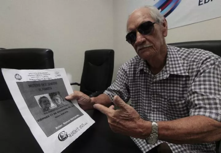 El escritor Ramón Hernández busca que se aclare el caso de las holandesas.  / Roberto Barrios