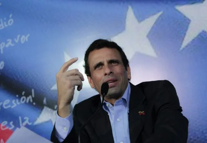 Capriles señaló que no llegarán a eliminar los ya casi inexistentes beneficios como se quiere hacer ver.  / EFE