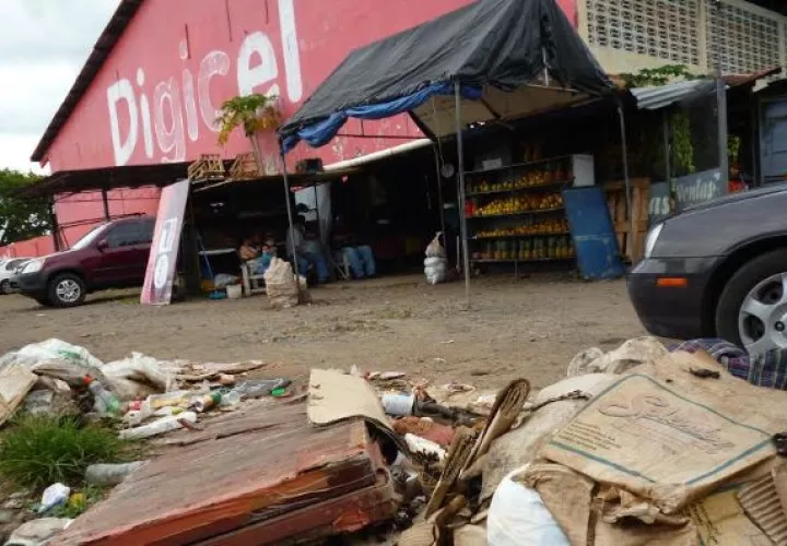 Aún hay áreas de la ciudad con basura y malos olores.  / Melquiades Vásquez