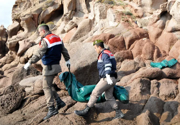 Mueren 37 migrantes al naufragar  en la costa turca 