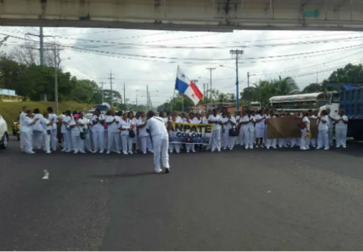Gritan consignas. Foto Delfia Cortez 