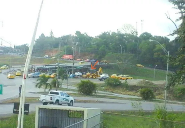 La flecha señala el punto donde se tiró. Foto: Raimundo Rivera 