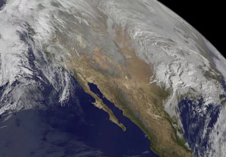  Imagen de satélite facilitada por la NASA que muestra una tormenta de nieve sobre Estados Unidos el pasado 20 de enero de 2016. Foto:EFE