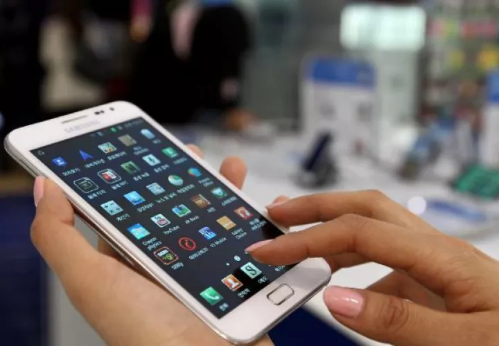 Los panameños prefieren utilizar  la telefonía móvil  