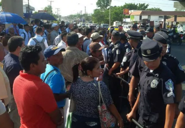 La PN se mantiene vigilando. Foto/ Víctor Rodríguez