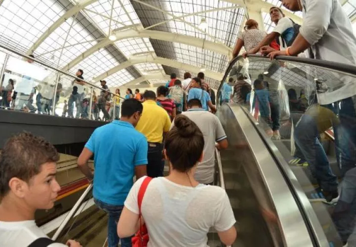 Preocupación ante  el sobrecargo de pasajeros en el metro de Panamá
