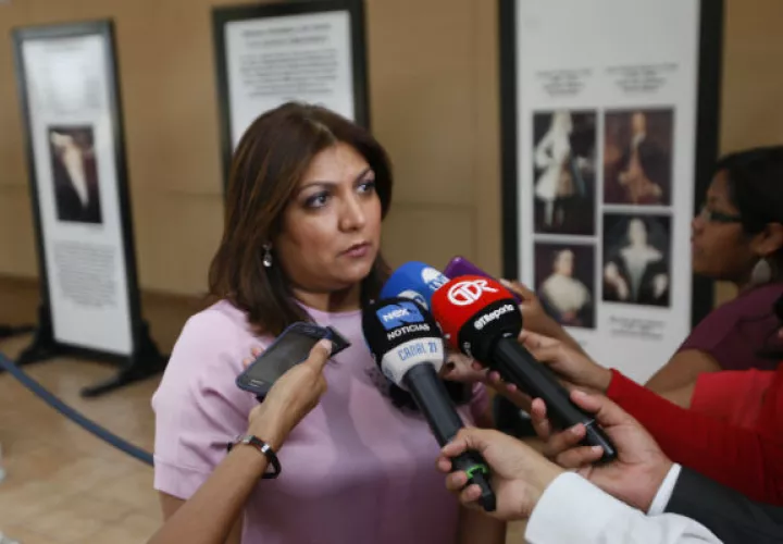 Farah Urrutia confirmó que no existe tal solicitud en trámite.