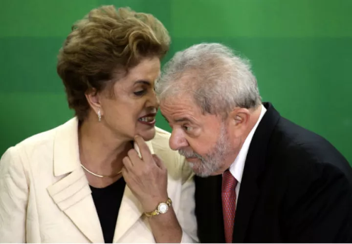 La presidenta brasileña, Dilma Rousseff juramentó a Luiz Inácio Lula da Silva. Foto: EFE