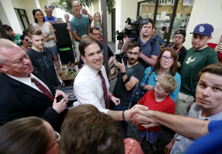 Marco Rubio saluda a sus simpatizantes. FOTO/AP