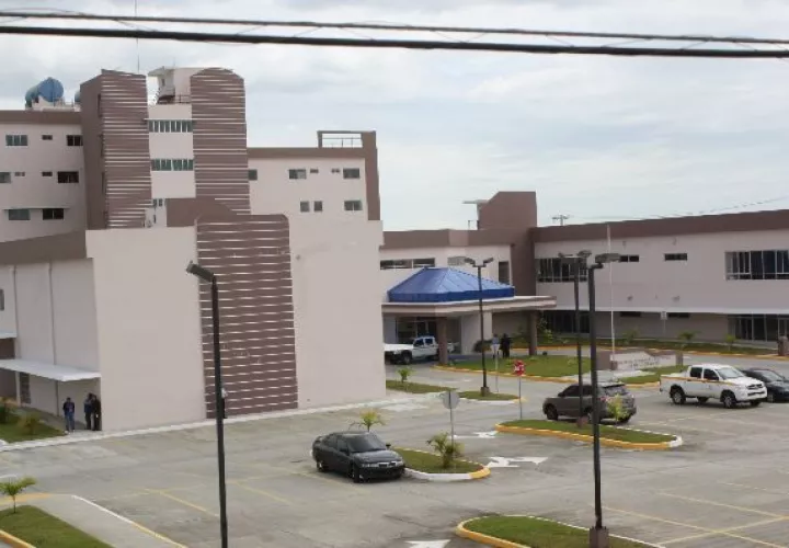 Personal médico y pacientes fueron evacuados el viernes del hospital de la 24 de Diciembre.  / Archivo