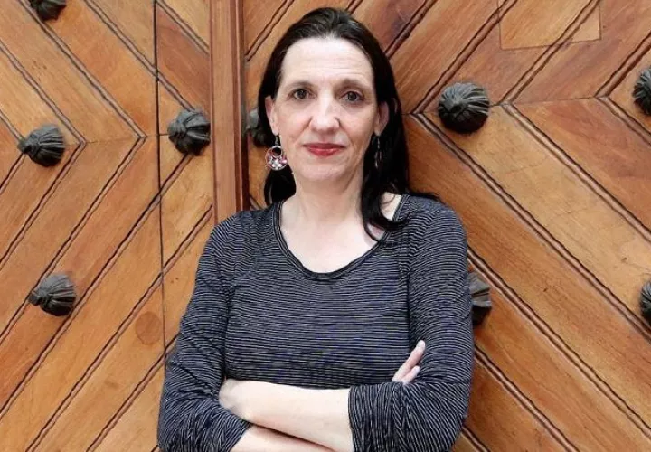 Escritora mexicana Ana García Bergua. Entre sus obras están: "El imaginador", "El umbral", "El limbo bajo la lluvia" y "Rosas  negras". eluniversal.com.mex