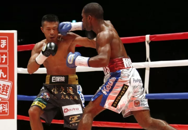 El perder la corona de supercampeón superpluma de la Asociación Mundial de Boxeo (AMB) ha puesto a dudar al peleador nipón Takashi Uchiyama, quien no sabe si seguir dedicando su vida al boxeo.