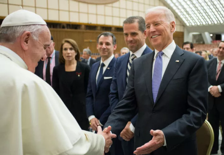  Joe Biden saluda al papa Francisco. Foto/ AP