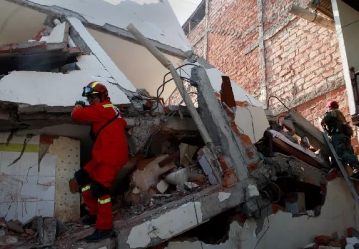 Organismos de rescate buscan sobrevivientes. Foto/ EFE