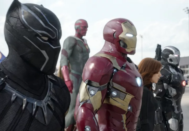 Crossbones se sacrifica activando una bomba, Wanda intentaba alejar la explosión de la gente alrededor, pero accidentalmente hace explotarla junto a un edificio, y mata a un número de cooperantes de Wakanda.