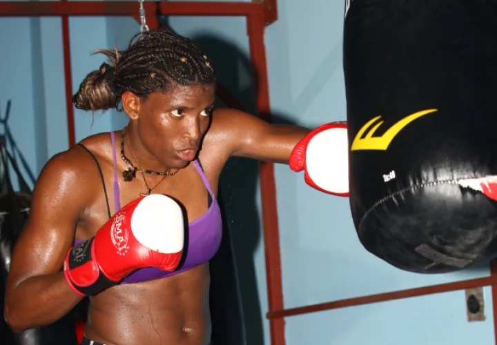 Atheyna Bylon y su compañera Karol Hibbert tienen varios días de haber llegado a Kazajistán, sede del Mundial de Boxeo Olímpico. /Foto Anayansi Gamez
