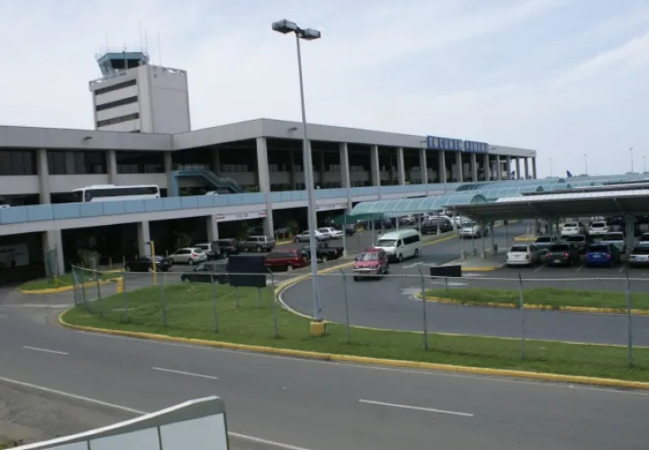 En el país opera un estimado de 150 controladores aéreos para siete terminales. /Foto Archivo