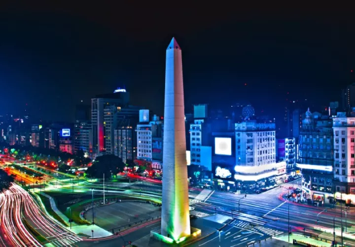 En Argentina, han subido 100% el transporte urbano y más del 300% el gas y el agua. Archivo