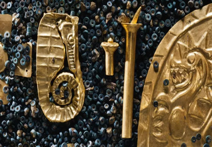 De las tumbas excavadas en El Caño brota tanto oro que no es difícil entender por qué los españoles envidiaron  las riquezas indígenas. Pectorales y  cinturones  de cuentas esféricas de oro son algunas de las piezas. Cortesía