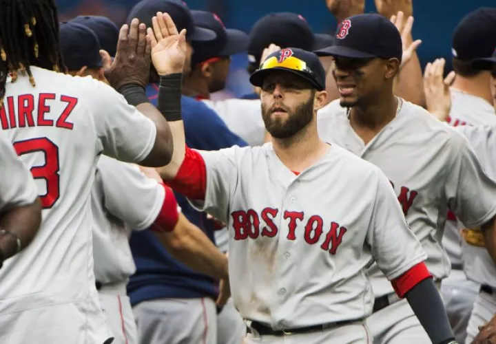 Dustin Pedroia pegó doble productor en entradas extras. /Foto AP