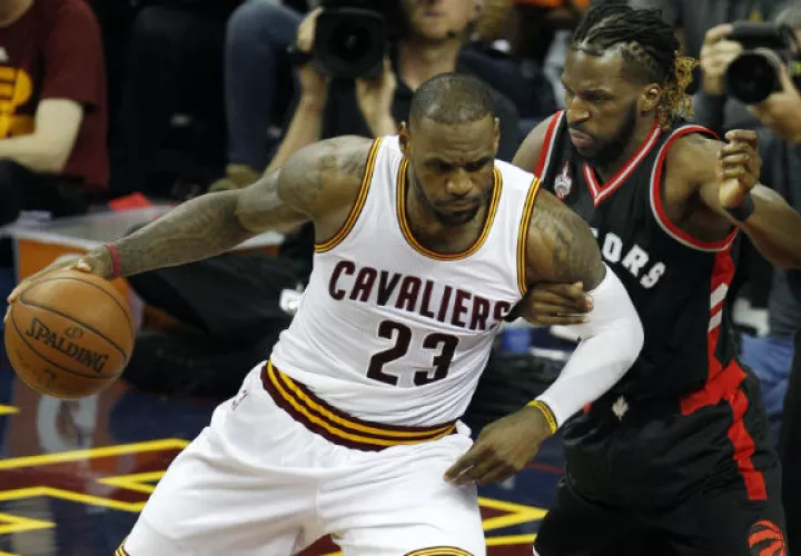 LeBron James, la estrella de los Cavaliers, aportó 24 puntos. / Foto AP