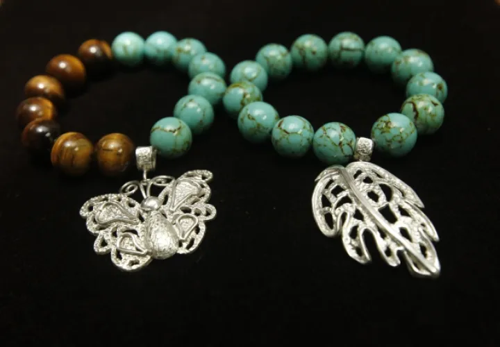 Algunas de las hermosas joyas que se exhibirán y venderán en la Casa Museo del Banco Nacional. /Foto Aurelio Herrera Suira.