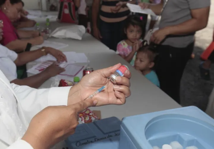 En los próximos días llegarán 1 millón de dosis adicionales. /Foto Víctor Arosemena