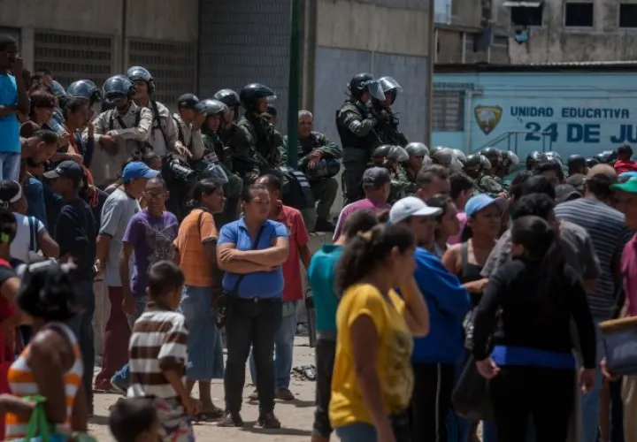 Realizan protesta por comida en Caracas.