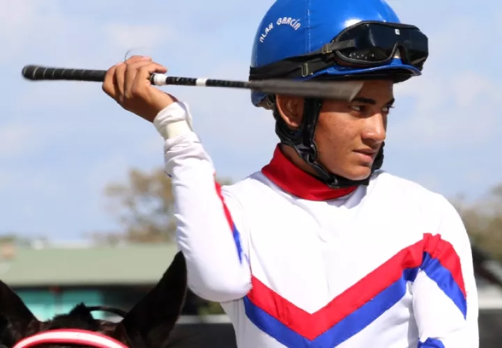 Carlos Lasso Jr. regresó el jueves y ganó su primera carrera, tras sufrir una lesión. /Foto David Beitía
