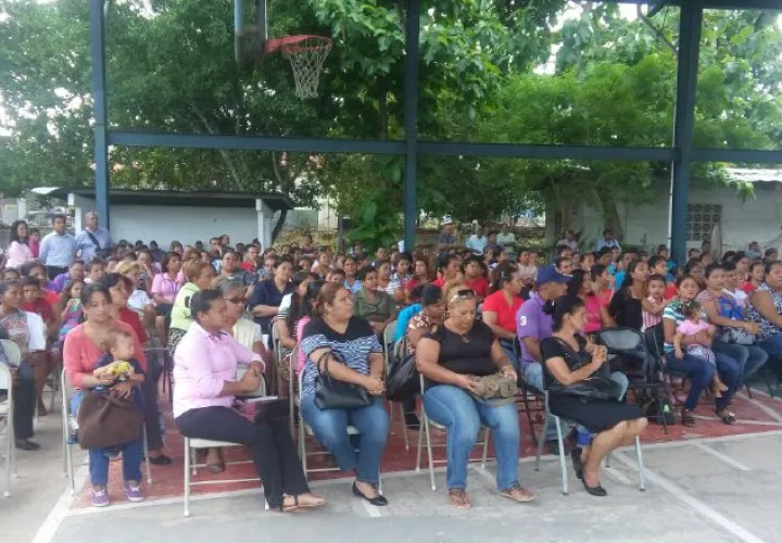 Reunión de padres de familia. /Foto Elena Valdez