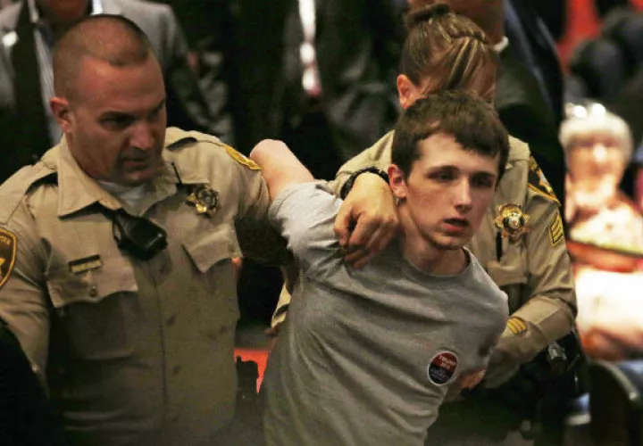 Arrestan a Michael Steven Sandford. Foto/ AP