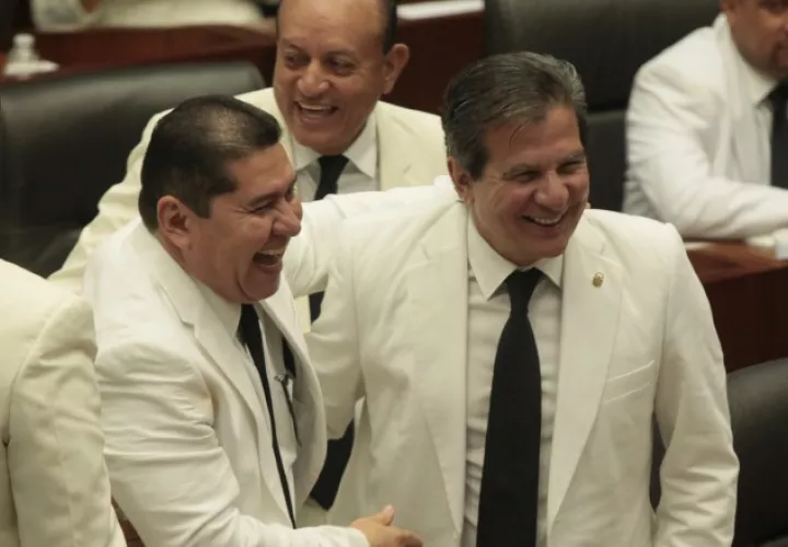 Rubén De León llega a la presidencia de la Asamblea, por iniciativa de un grupo de diputados del PRD, con el apoyo del Panameñista. /Foto Víctor Arosemena